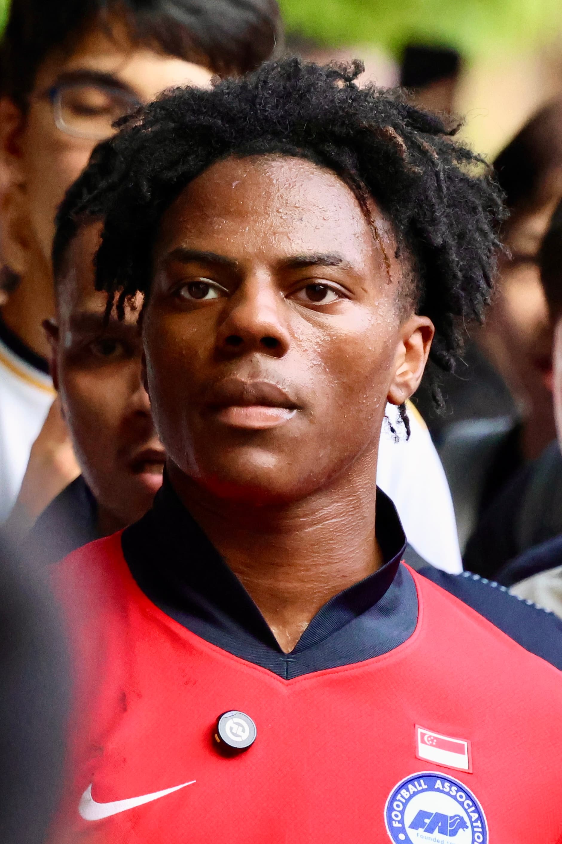 Editorial Portrait: Confident Model, Dramatic Lighting - Input 1