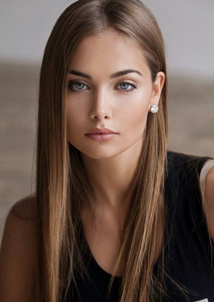 Luxury boat woman portrait, European lakeside elegance - Input 1